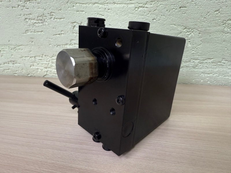 Насос механизма опрокидывания кабины КамАЗ 54901 / Power Packer DHP2-129350 